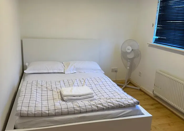 Flat Close To Leagrave Station Luton Airport