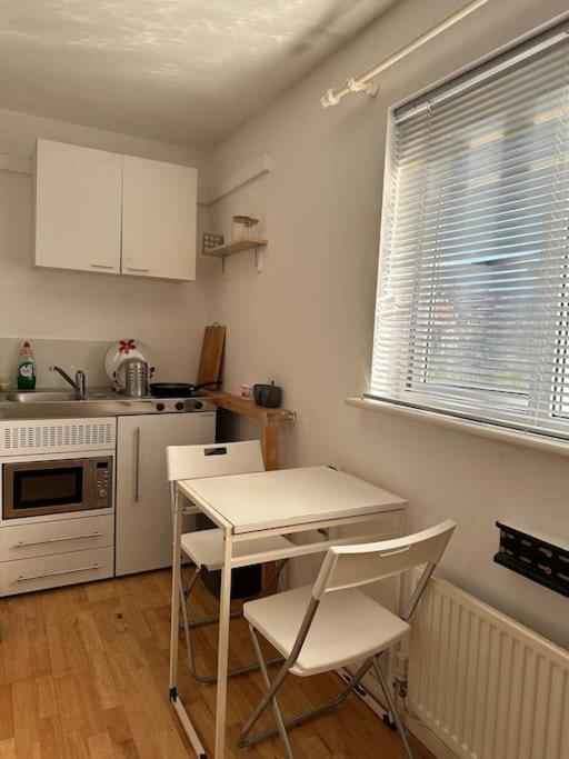 Apartment Flat Close To Leagrave Station Luton Airport *