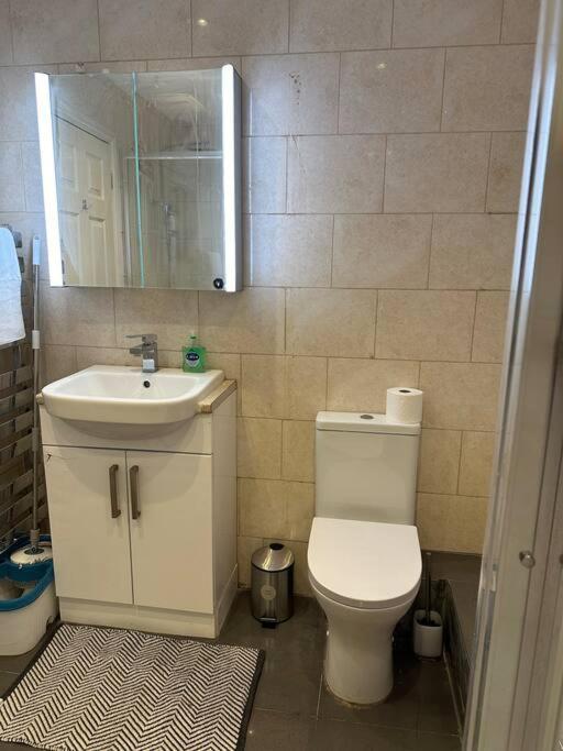 Flat Close To Leagrave Station Luton Airport Luton (Bedfordshire)